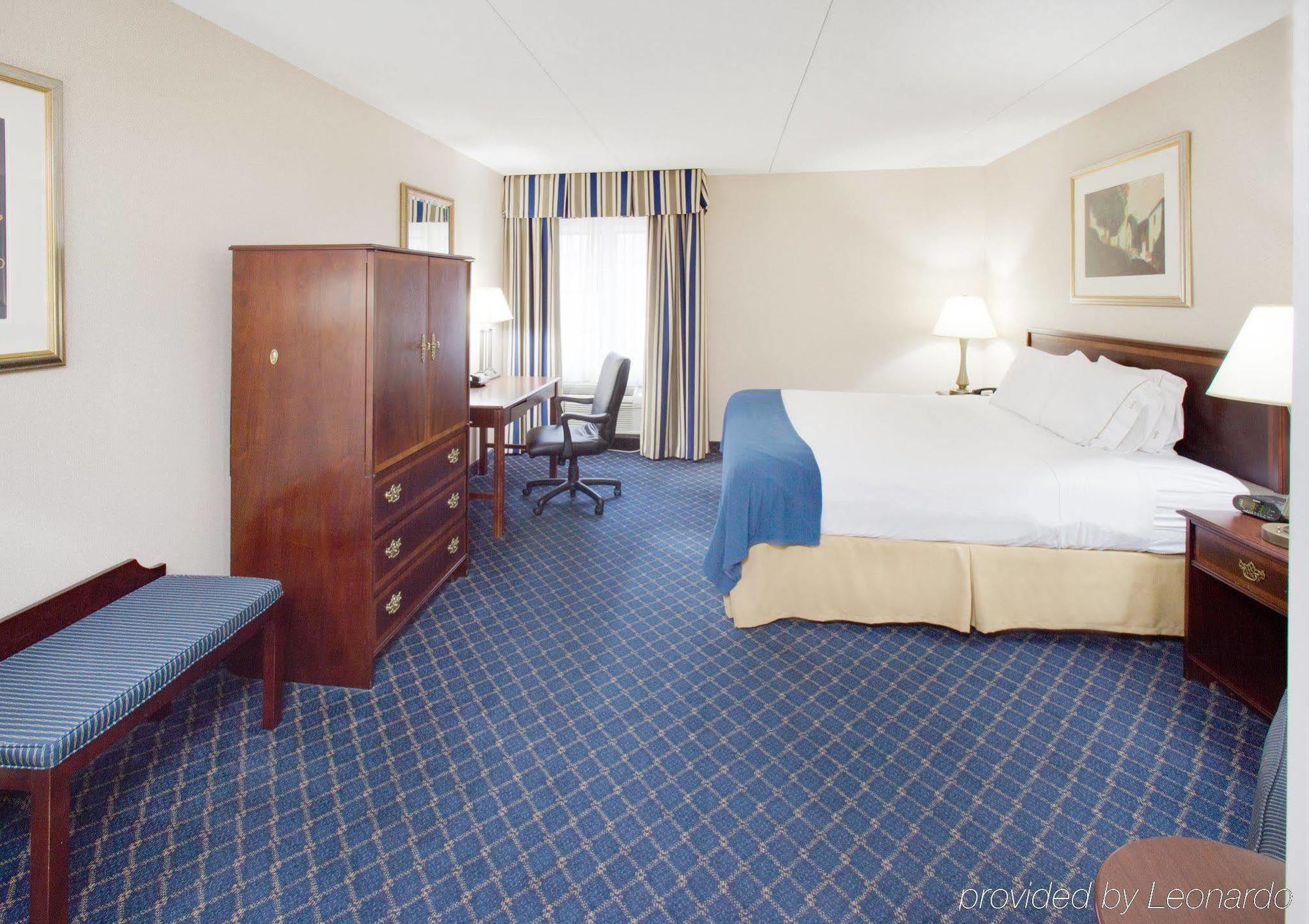 Holiday Inn Express Des Moines-At Drake University, An Ihg Hotel Room photo