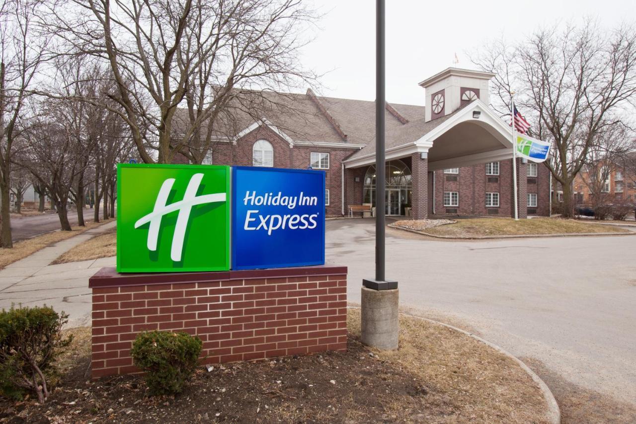 Holiday Inn Express Des Moines-At Drake University, An Ihg Hotel Exterior photo